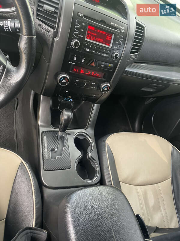 Позашляховик / Кросовер Kia Sorento 2011 в Івано-Франківську
