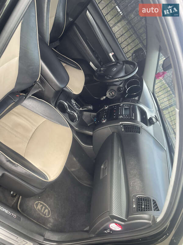 Позашляховик / Кросовер Kia Sorento 2011 в Івано-Франківську