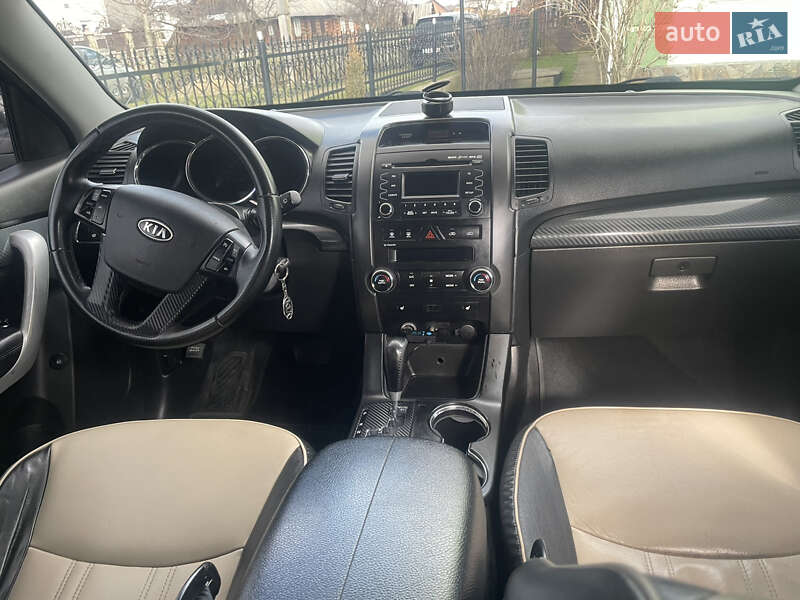 Позашляховик / Кросовер Kia Sorento 2011 в Івано-Франківську