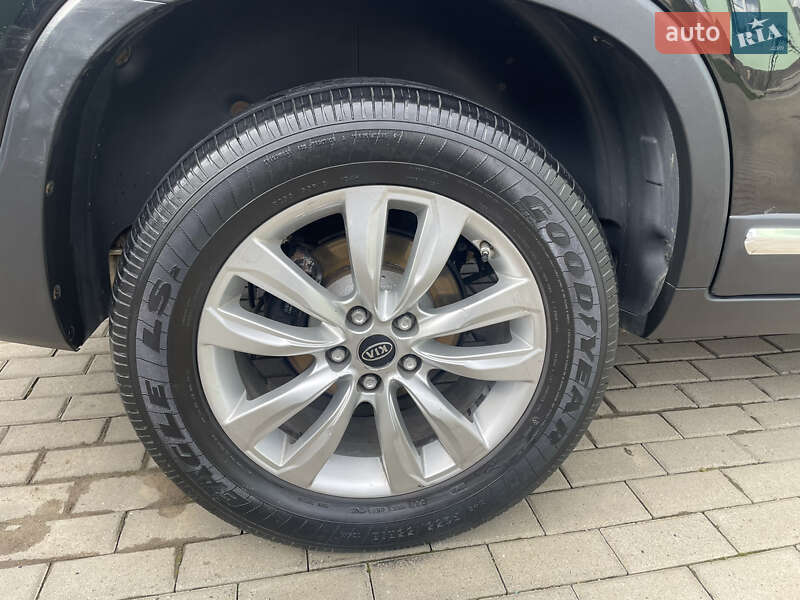 Позашляховик / Кросовер Kia Sorento 2011 в Івано-Франківську