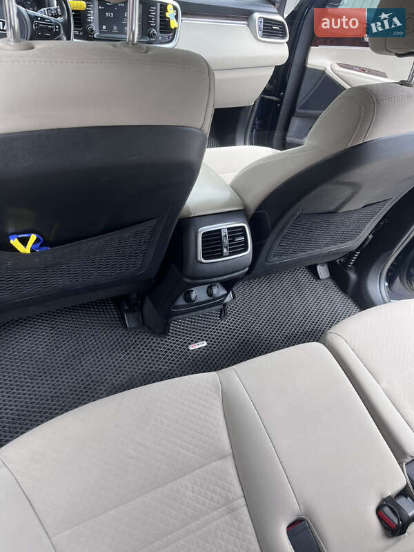 Внедорожник / Кроссовер Kia Sorento 2016 в Городенке