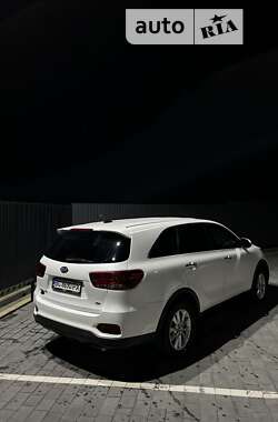 Позашляховик / Кросовер Kia Sorento 2019 в 