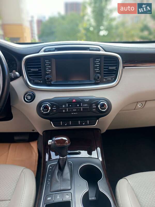 Позашляховик / Кросовер Kia Sorento 2016 в Івано-Франківську