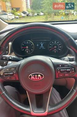 Позашляховик / Кросовер Kia Sorento 2016 в Івано-Франківську
