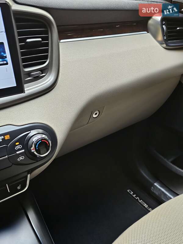 Позашляховик / Кросовер Kia Sorento 2015 в Харкові фото 33 Позашляховик / Кросовер Kia Sorento 2015 в Харкові