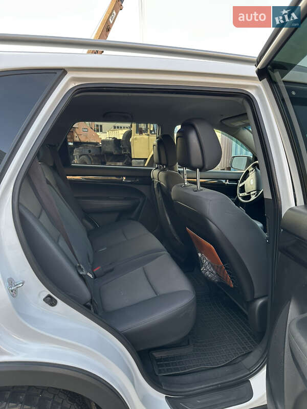 Внедорожник / Кроссовер Kia Sorento 2012 в Харькове