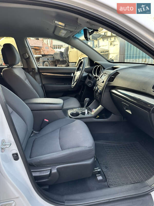 Внедорожник / Кроссовер Kia Sorento 2012 в Харькове