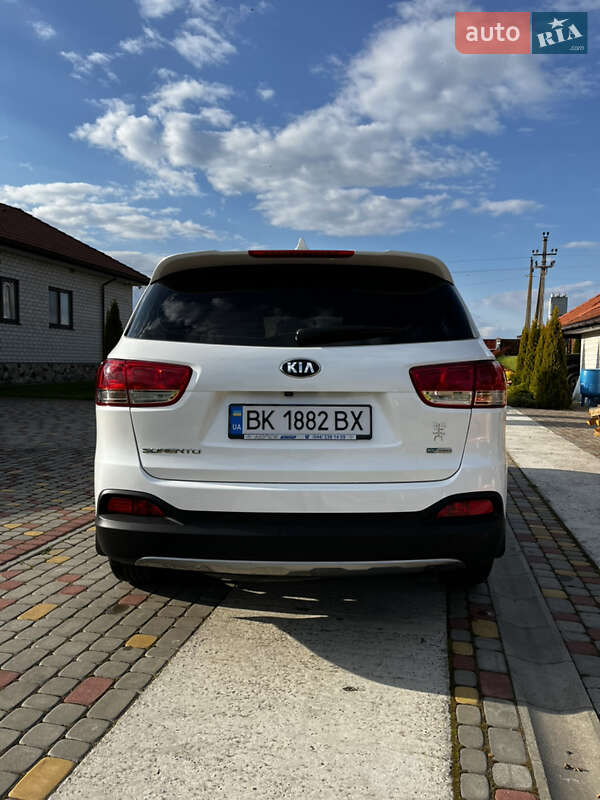 Позашляховик / Кросовер Kia Sorento 2016 в Вараші