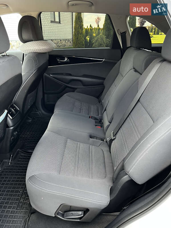 Позашляховик / Кросовер Kia Sorento 2016 в Вараші