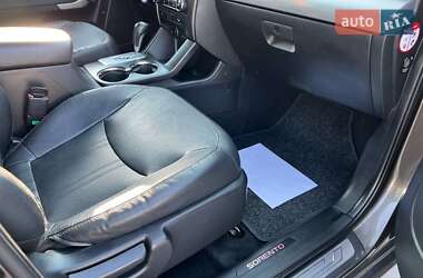 Внедорожник / Кроссовер Kia Sorento 2011 в 