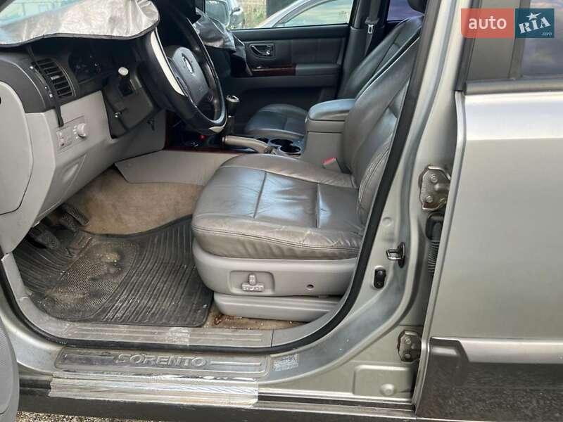 Позашляховик / Кросовер Kia Sorento 2003 в Чернівцях