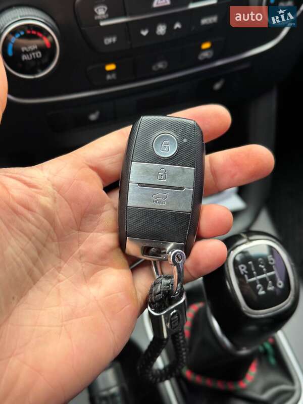 Внедорожник / Кроссовер Kia Sorento 2013 в Ромнах