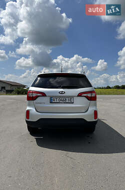 Позашляховик / Кросовер Kia Sorento 2012 в Івано-Франківську