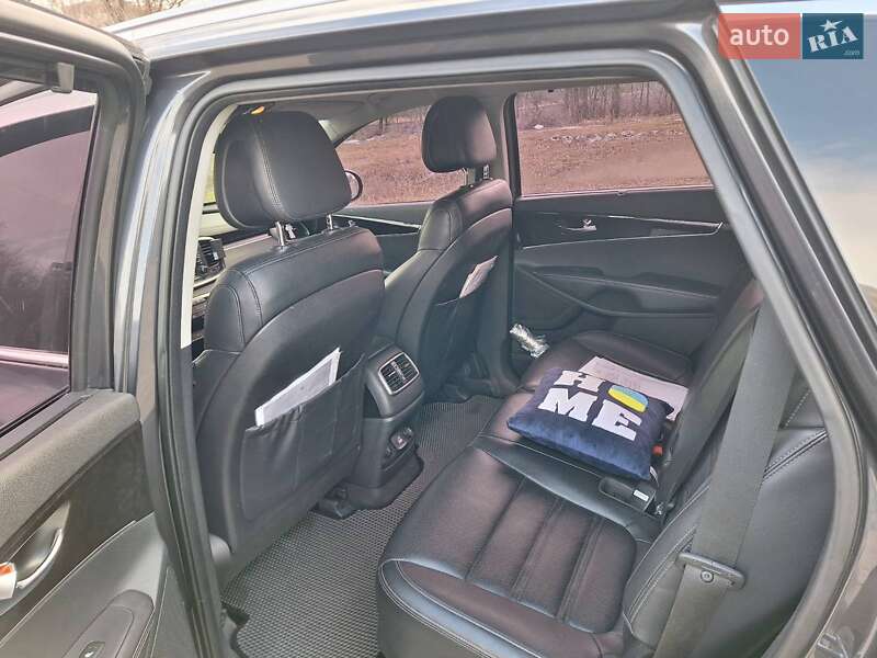 Позашляховик / Кросовер Kia Sorento 2015 в Кривому Розі