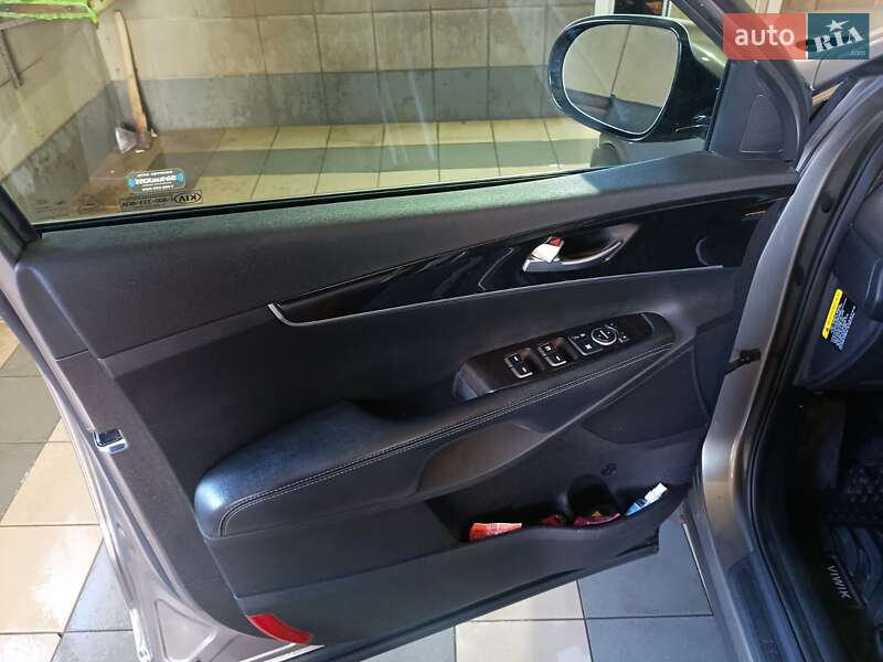 Внедорожник / Кроссовер Kia Sorento 2016 в Черняхове