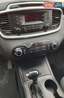 Позашляховик / Кросовер Kia Sorento 2016 в Ємільчиному
