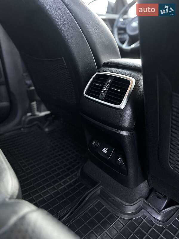 Позашляховик / Кросовер Kia Sorento 2015 в Києві