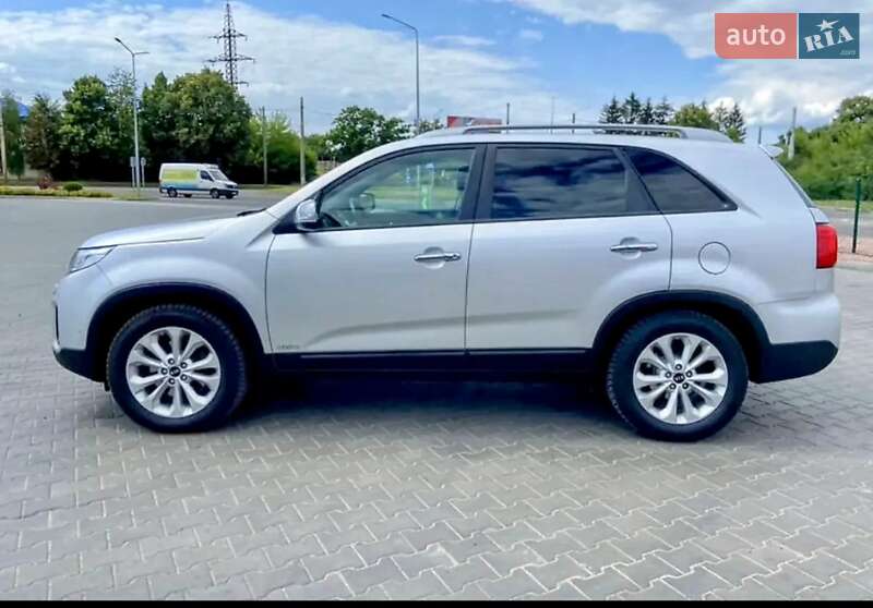 Позашляховик / Кросовер Kia Sorento 2013 в 