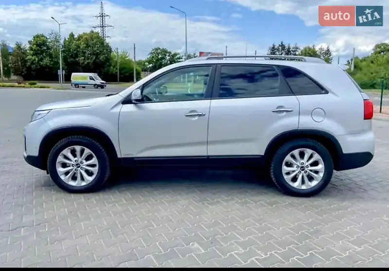 Позашляховик / Кросовер Kia Sorento 2013 в 