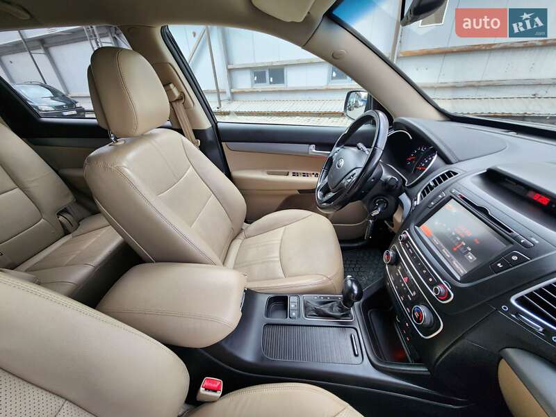 Позашляховик / Кросовер Kia Sorento 2015 в Івано-Франківську