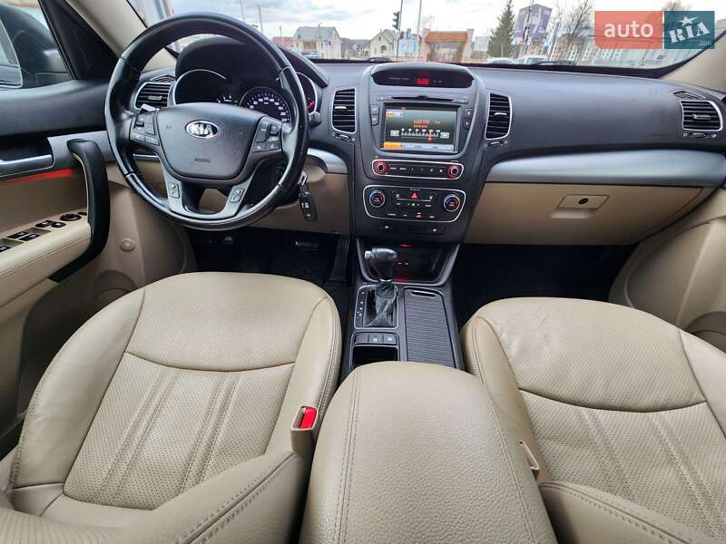 Позашляховик / Кросовер Kia Sorento 2015 в Івано-Франківську