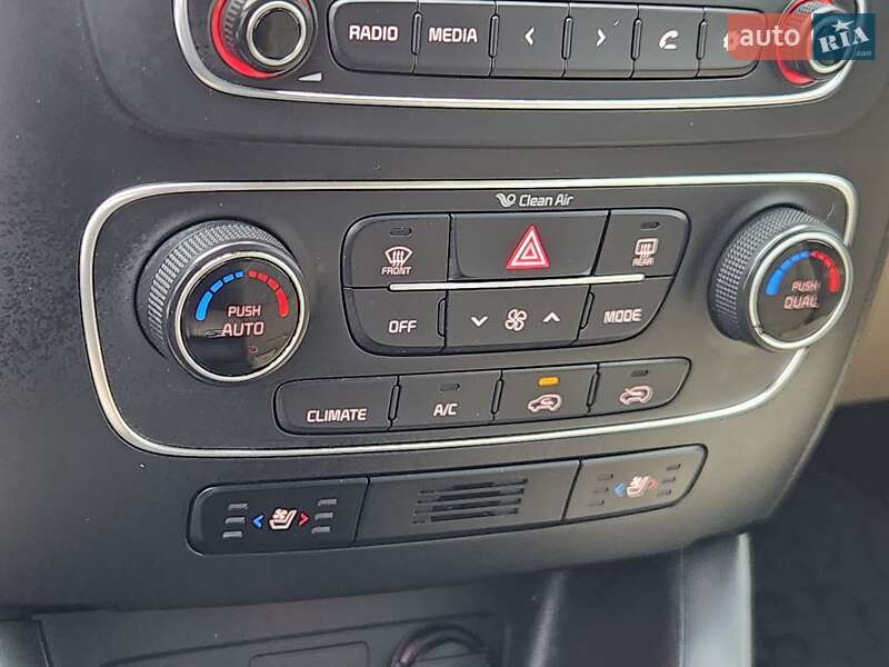 Позашляховик / Кросовер Kia Sorento 2015 в Івано-Франківську