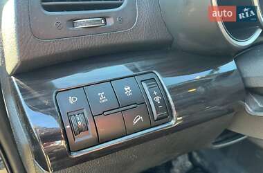 Внедорожник / Кроссовер Kia Sorento 2011 в 
