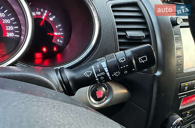 Позашляховик / Кросовер Kia Sorento 2012 в 