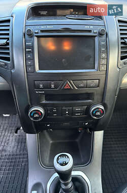 Позашляховик / Кросовер Kia Sorento 2012 в 