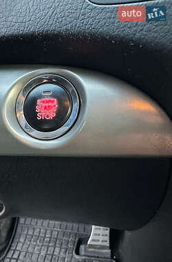 Позашляховик / Кросовер Kia Sorento 2012 в 