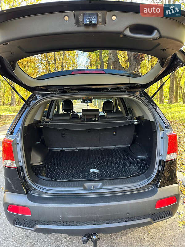 Позашляховик / Кросовер Kia Sorento 2012 в Чернівцях
