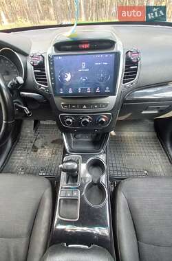 Позашляховик / Кросовер Kia Sorento 2014 в 