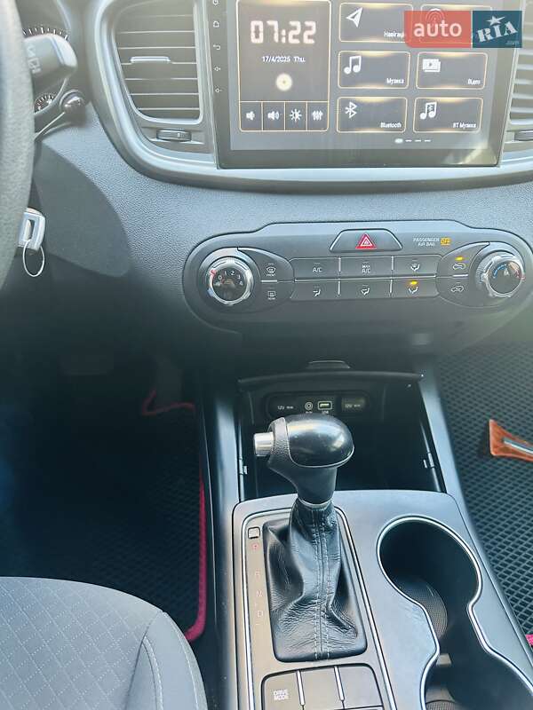 Внедорожник / Кроссовер Kia Sorento 2016 в Киеве