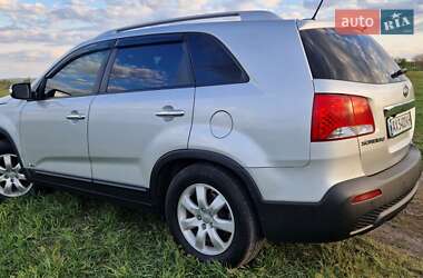Позашляховик / Кросовер Kia Sorento 2013 в 