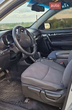 Позашляховик / Кросовер Kia Sorento 2013 в 