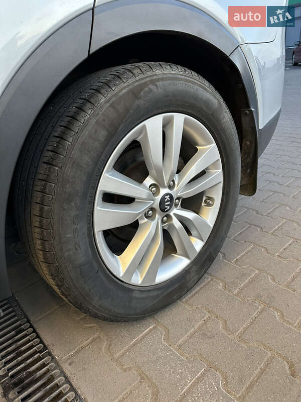 Внедорожник / Кроссовер Kia Sorento 2015 в Нововолынске