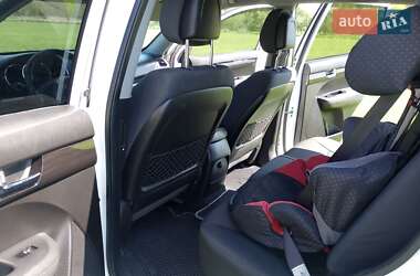 Позашляховик / Кросовер Kia Sorento 2010 в 