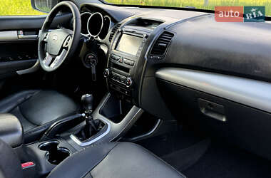 Позашляховик / Кросовер Kia Sorento 2012 в 