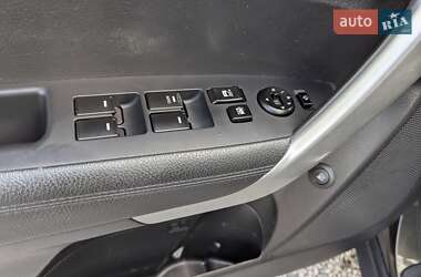 Позашляховик / Кросовер Kia Sorento 2011 в 