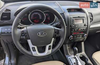 Позашляховик / Кросовер Kia Sorento 2011 в 
