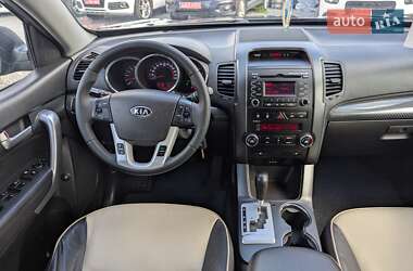 Позашляховик / Кросовер Kia Sorento 2011 в 