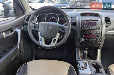 Позашляховик / Кросовер Kia Sorento 2011 в 
