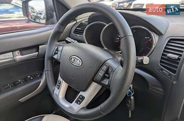 Позашляховик / Кросовер Kia Sorento 2011 в 
