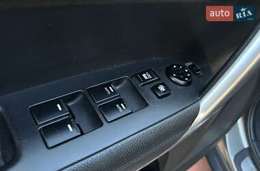 Позашляховик / Кросовер Kia Sorento 2012 в 