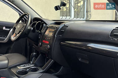 Позашляховик / Кросовер Kia Sorento 2012 в 