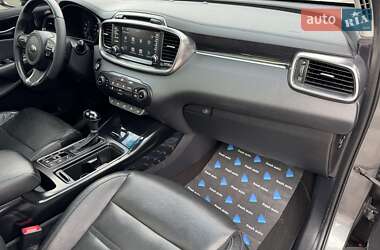 Позашляховик / Кросовер Kia Sorento 2016 в 