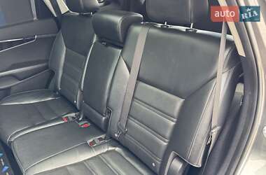 Позашляховик / Кросовер Kia Sorento 2016 в 