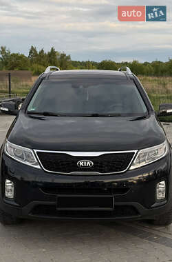 Позашляховик / Кросовер Kia Sorento 2012 в 