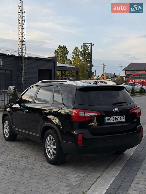 Позашляховик / Кросовер Kia Sorento 2012 в Івано-Франківську