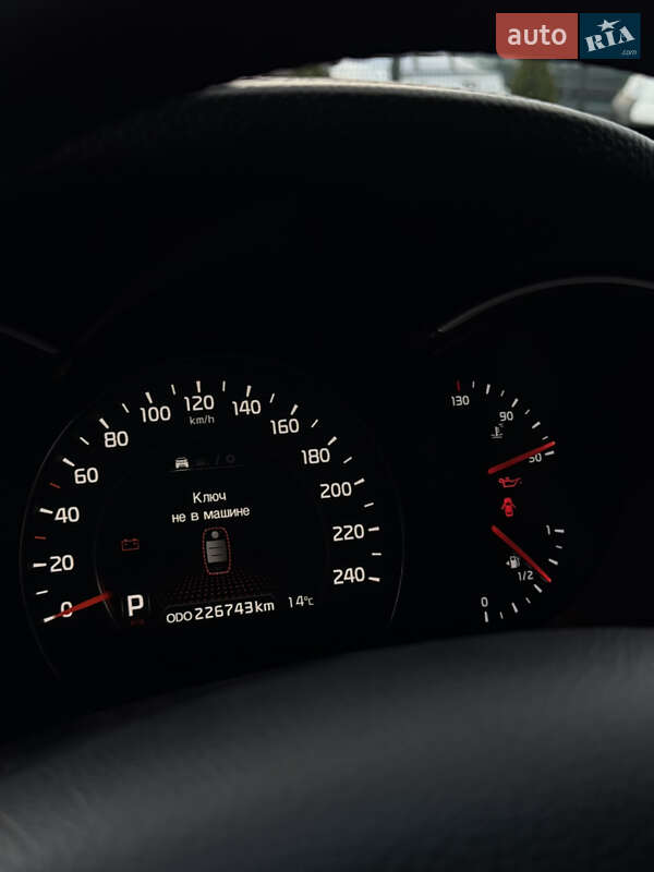 Позашляховик / Кросовер Kia Sorento 2012 в Івано-Франківську